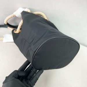 프라다 마리너 리나일론 스몰 버킷백 1BE082-4 - 이미지 7
