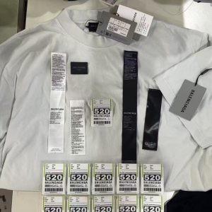 발렌시아가 티셔츠 25SS RA1030-2 - 이미지 9