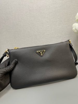 프라다 가죽 파우치 1BC238