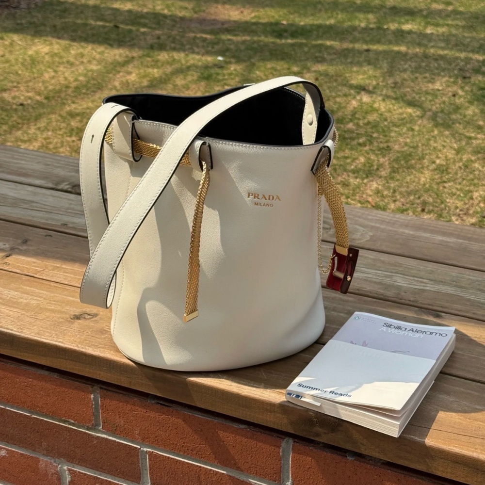 프라다 버킷백 1BE085