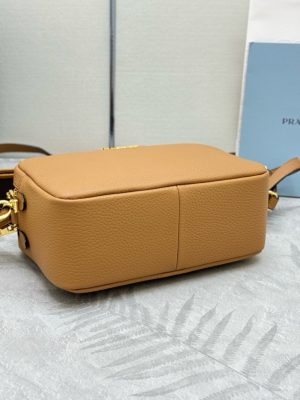 프라다 스몰 가죽 숄더백 1BH082-2