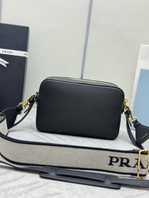 프라다 스몰 가죽 숄더백 1BH082-4