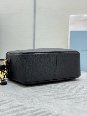 프라다 스몰 가죽 숄더백 1BH082-4 - 이미지 5