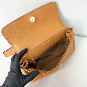 프라다 스몰 가죽 숄더백 1BN022