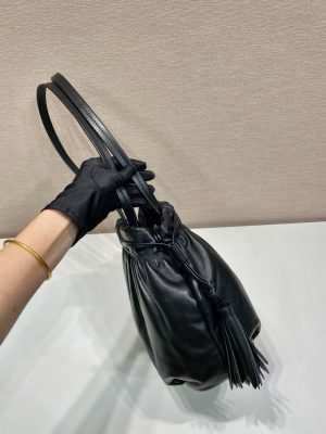 프라다 나파 가죽 숄더백 1BG541-3 - 이미지 7