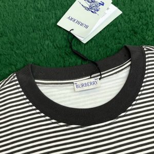 버버리 티셔츠 25SS RA1057 - 이미지 7