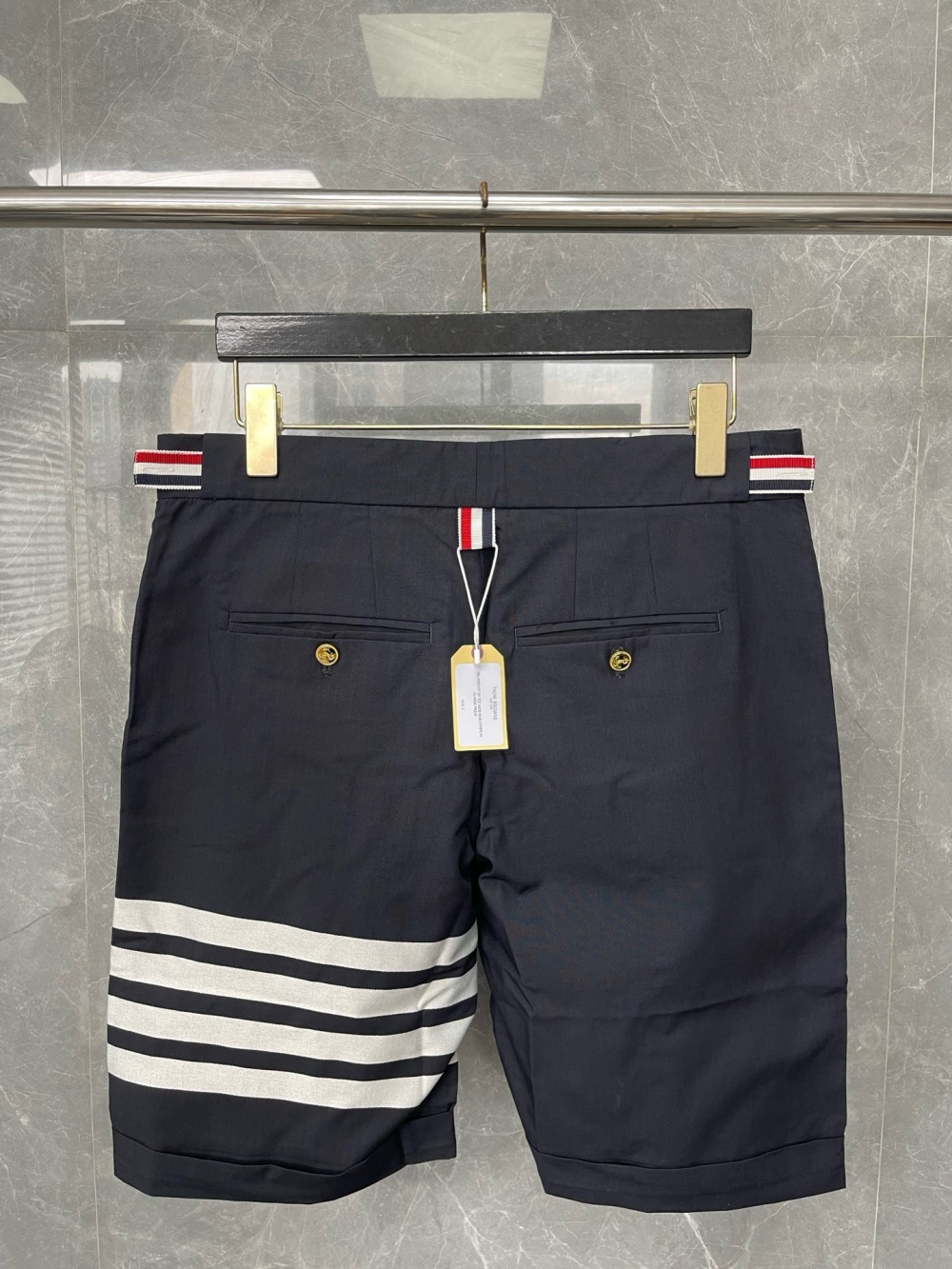 톰브라운 반바지 25SS D10554