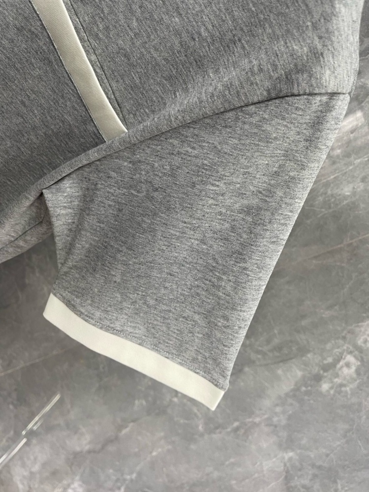톰브라운 티셔츠 25SS D10557