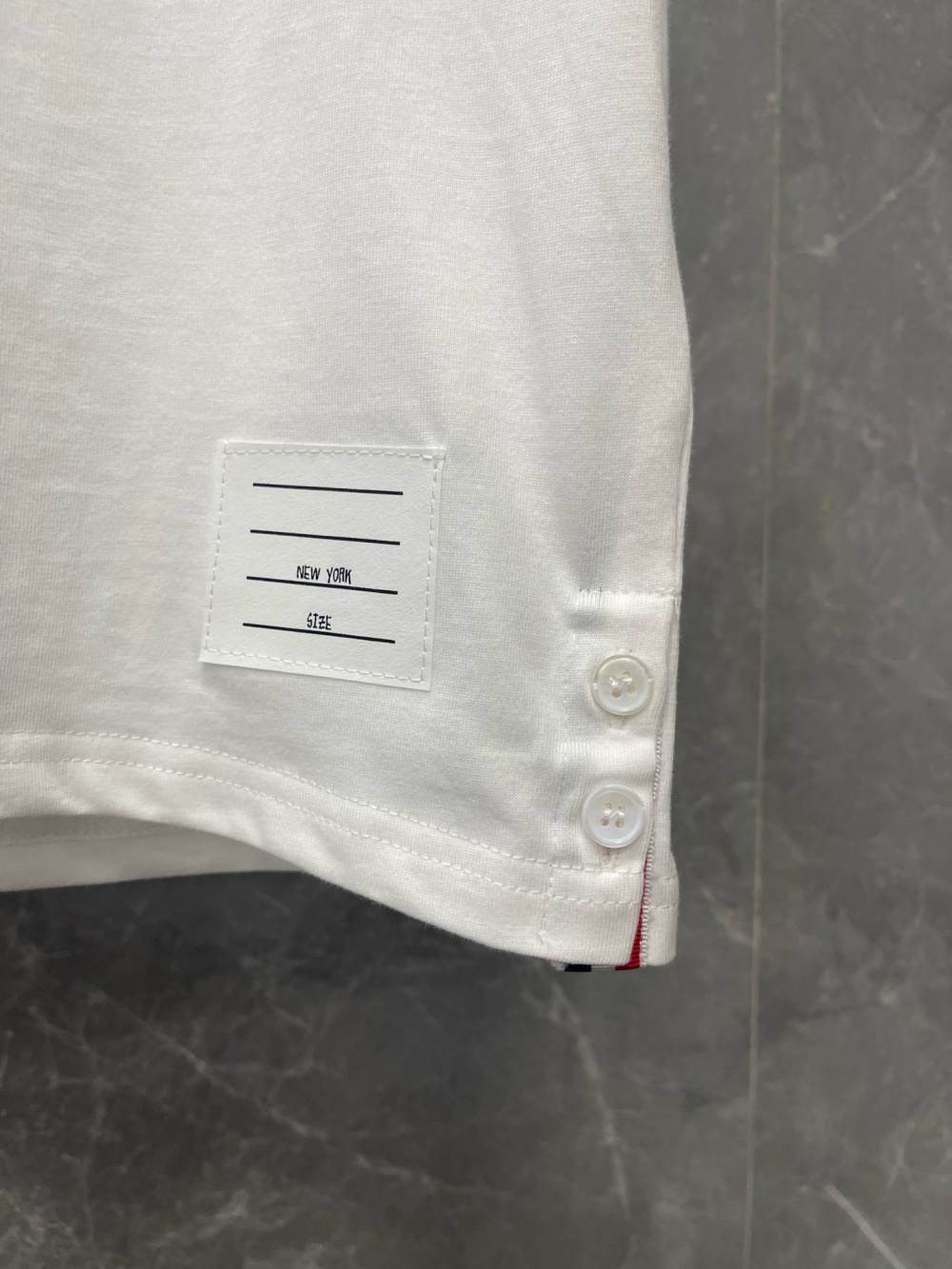 톰브라운 티셔츠 25SS D10560