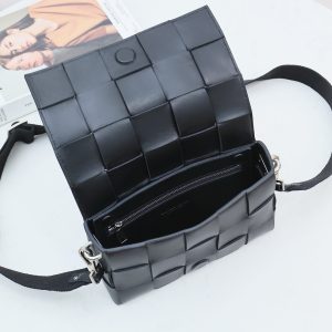 Alternative view of 보테가베네타 스트립 카세트백 741777-2