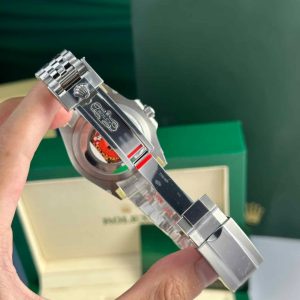 Rolex GMT-Master II 40 mm Black Dial 126718GRNR - 이미지 9