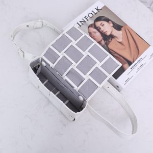 Alternative view of 보테가베네타 벨트 카세트백 651053-2