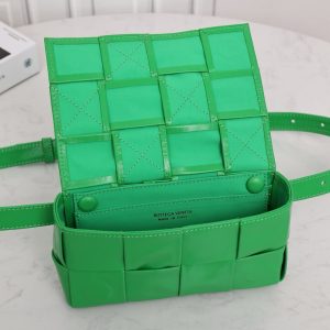 Alternative view of 보테가베네타 벨트 카세트백 651053-5