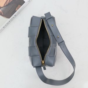 Alternative view of 보테가베네타 스몰 브릭 카세트백 729166-2