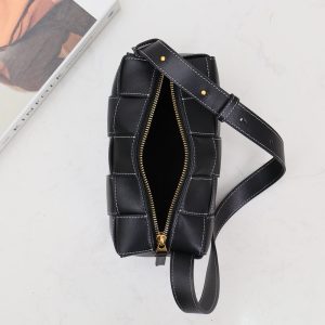 Alternative view of 보테가베네타 스몰 브릭 카세트백 729166-3