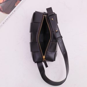 보테가베네타 스몰 브릭 카세트백 729166-4