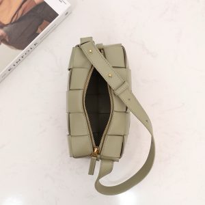 Alternative view of 보테가베네타 스몰 브릭 카세트백 729166-13