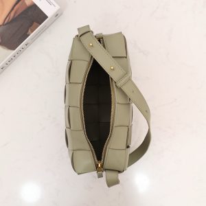 보테가베네타 브릭 카세트백 709360-2