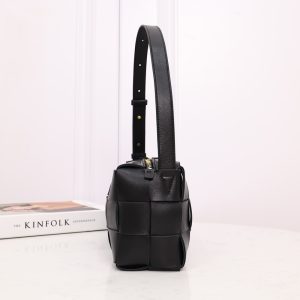 보테가베네타 브릭 카세트백 709360-4