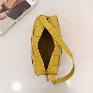 Alternative view of 보테가베네타 브릭 카세트백 709360-5