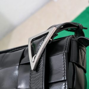 보테가베네타 스몰 카세트백 717587-2