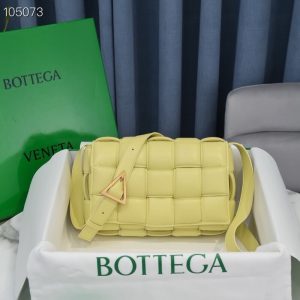 보테가베네타 패디드 카세트백 591970-2