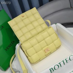 보테가베네타 패디드 카세트백 591970-2