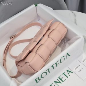 보테가베네타 패디드 카세트백 591970-3