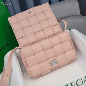 Alternative view of 보테가베네타 패디드 카세트백 591970-3