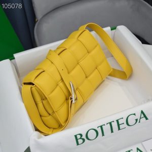 보테가베네타 패디드 카세트백 591970-4
