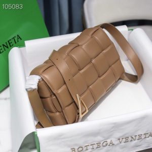 보테가베네타 패디드 카세트백 591970-6