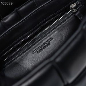 보테가베네타 패디드 카세트백 591970-9 - 이미지 4
