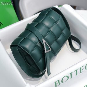 보테가베네타 패디드 카세트백 591970-13
