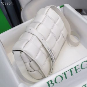 보테가베네타 패디드 카세트백 591970-15