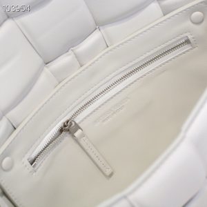 보테가베네타 패디드 카세트백 591970-15 - 이미지 4