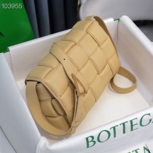 보테가베네타 패디드 카세트백 591970-16 - 이미지 3