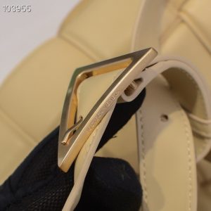 보테가베네타 패디드 카세트백 591970-16