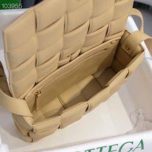 보테가베네타 패디드 카세트백 591970-16 - 이미지 5