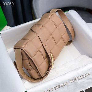 보테가베네타 패디드 카세트백 591970-17