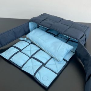 Alternative view of 보테가베네타 패디드 테크 카세트백 628951-2