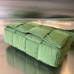 보테가베네타 패디드 테크 카세트백 628951-3