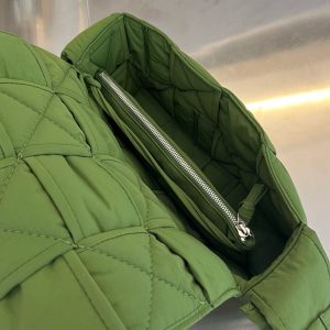 보테가베네타 패디드 테크 카세트백 628951-3