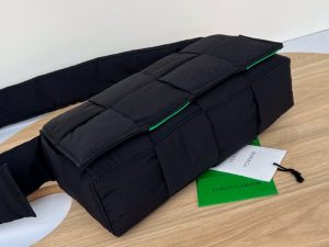 보테가베네타 패디드 테크 카세트백 628951-4