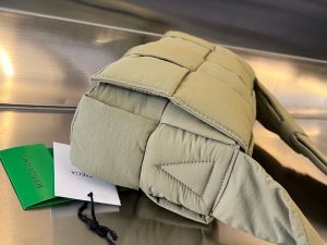 보테가베네타 패디드 테크 카세트백 628951-9 - 이미지 3