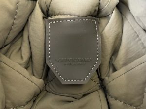 보테가베네타 패디드 테크 카세트백 628951-9