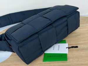 보테가베네타 패디드 테크 카세트백 628951-10 - 이미지 8
