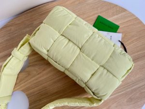 보테가베네타 패디드 테크 카세트백 628951-11 - 이미지 6
