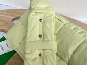 보테가베네타 패디드 테크 카세트백 628951-11