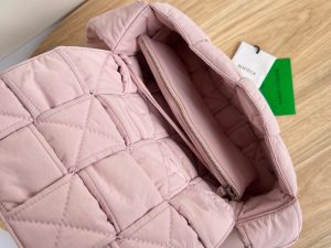 보테가베네타 패디드 테크 카세트백 628951-12