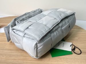보테가베네타 패디드 테크 카세트백 628951-14